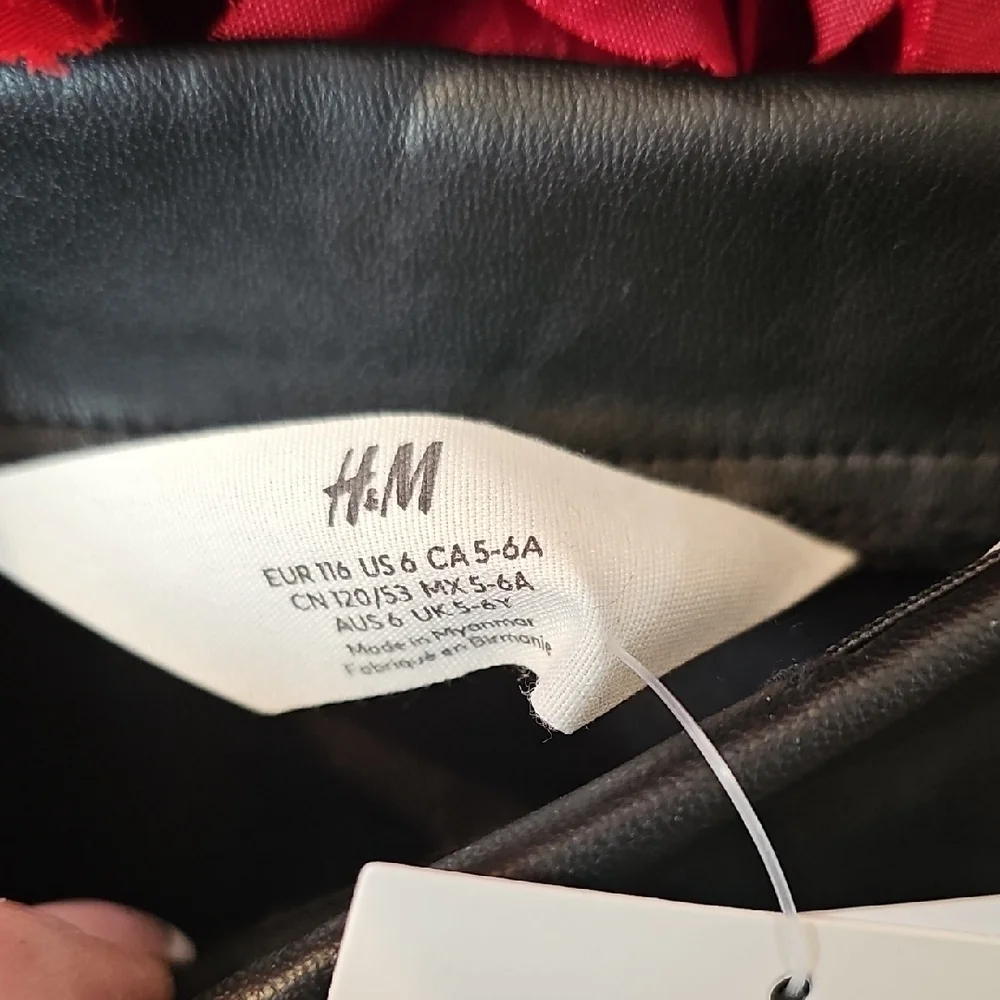 H & M NWT Girls Black Faux Leather Skirt Size 5/6 Years Size 6